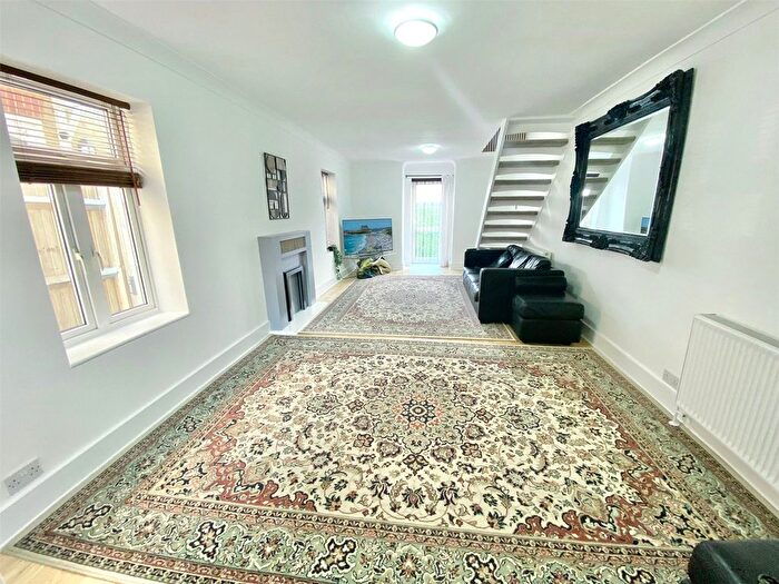 2 Bedroom Detached House For Sale In New Road, Orpington, BR6