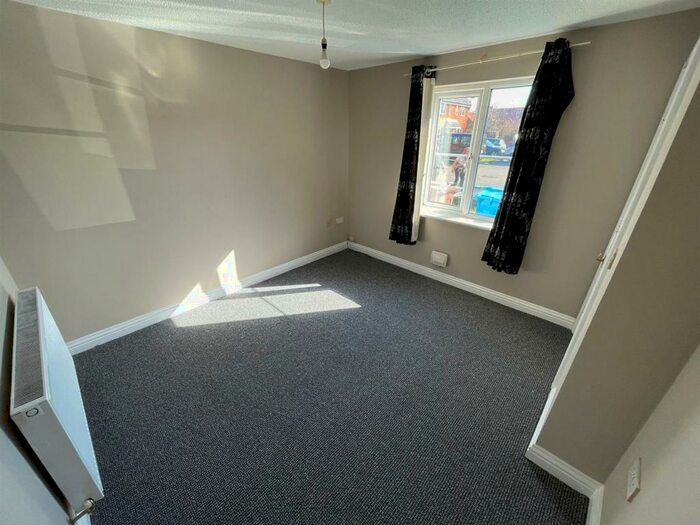 3 Bedroom Terraced House To Rent In Wormley Court, Ellerburn Avenue, Hull, HU6
