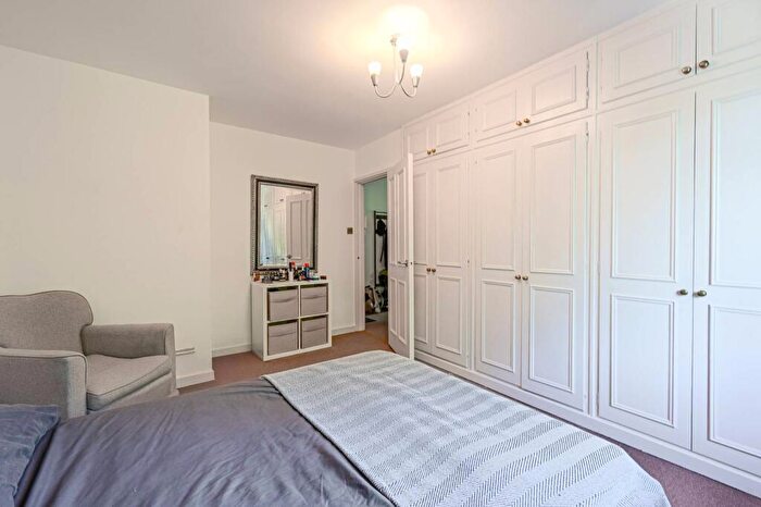 1 Bedroom Flat For Sale In Elm Park Gardens, Chelsea, London, SW10