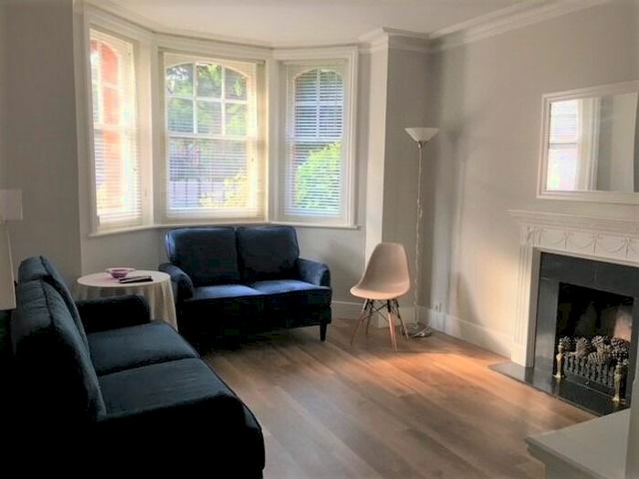 3 Bedroom Flat To Rent In Queen's Club Gardens, London, Greater London, W14