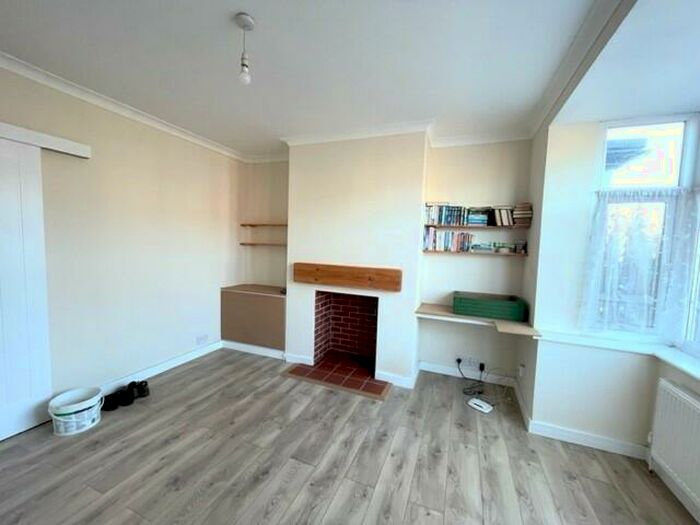 2 Bedroom Semi-Detached House To Rent In Kirkstone Road, Hull, HU5