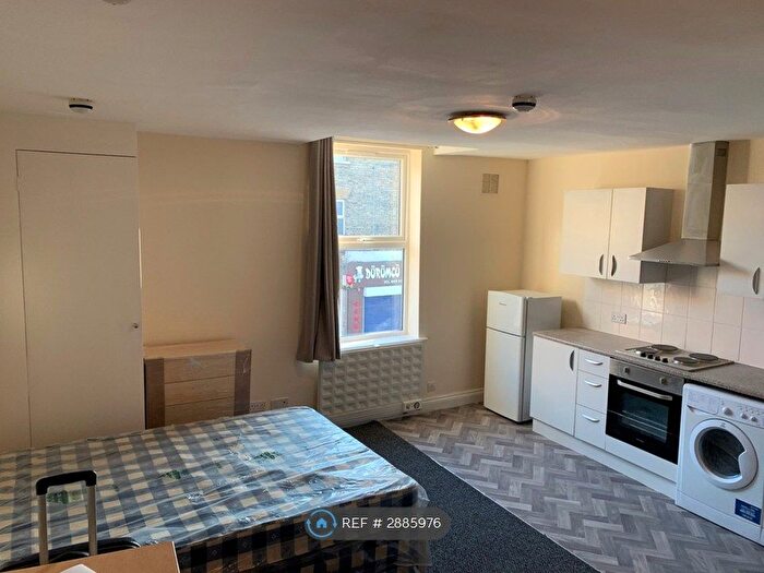 Studio To Rent In High Road, London, N22