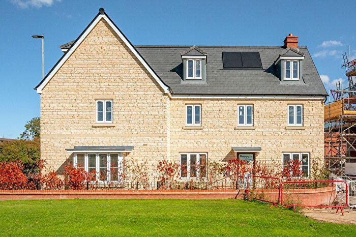4 Bedroom Detached House For Sale In Desborough Road, Rothwell, Kettering, NN14