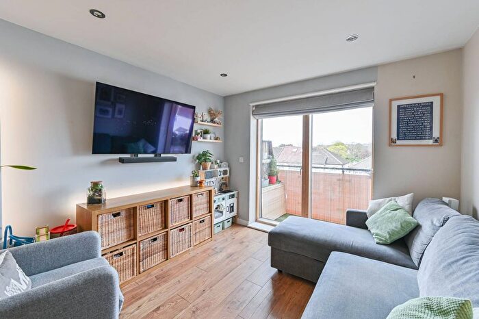 1 Bedroom Flat To Rent In Bassett House, Wimbledon, London, SW19