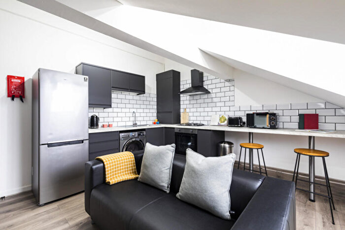 2 Bedroom House To Rent In Queens Road, Leeds, LS6