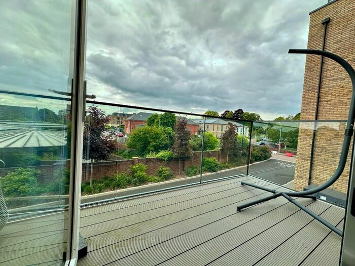 2 Bedroom Apartment For Sale In Fountain Way, Salisbury, Wiltshire, SP2