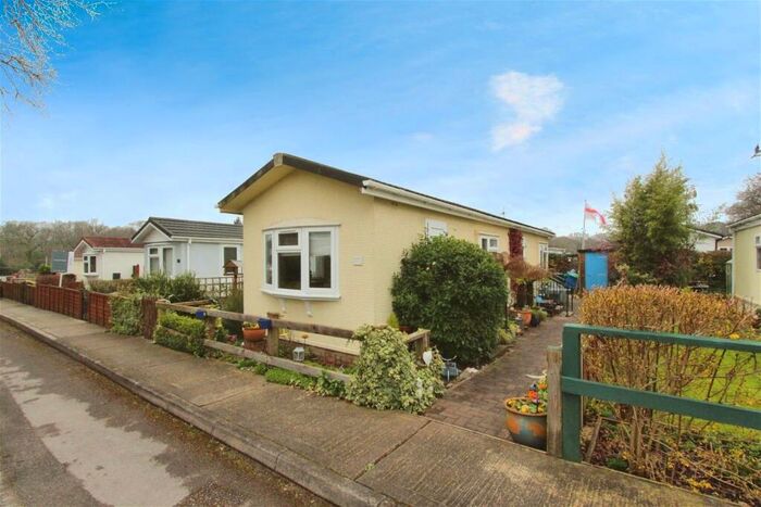 2 Bedroom Mobile Home For Sale In Church Farm Close, Dibden, SO45