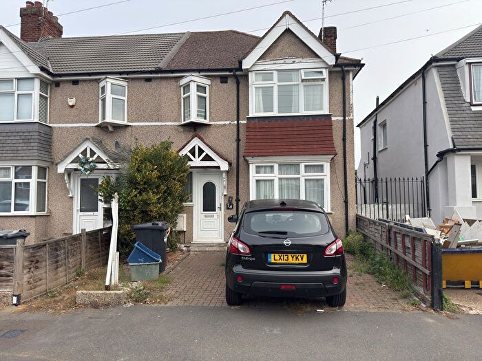 3 Bedroom Terraced House For Sale In Maswell Park Crescent, Hounslow, Greater London, TW3