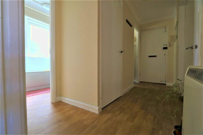 2 Bedroom Flat For Sale In Goldington Green, Bedford, MK41