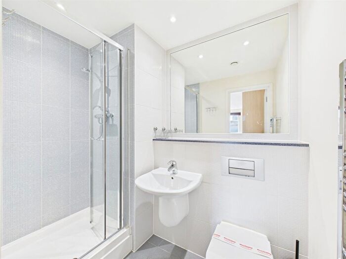 2 Bedroom Flat For Sale In Ducaine Apartments, Merchant Street, Bow, E3