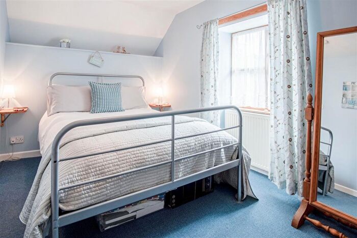 2 Bedroom Cottage For Sale In St. Johns Hill, Tenby, SA70