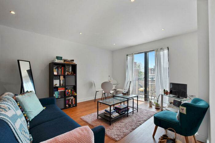 2 Bedroom Apartment To Rent In King's Quarter, Islington, N1