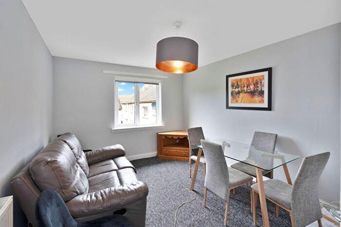 4 Bedroom Flat To Rent In L Alan Breck Gardens, Edinburgh, EH4