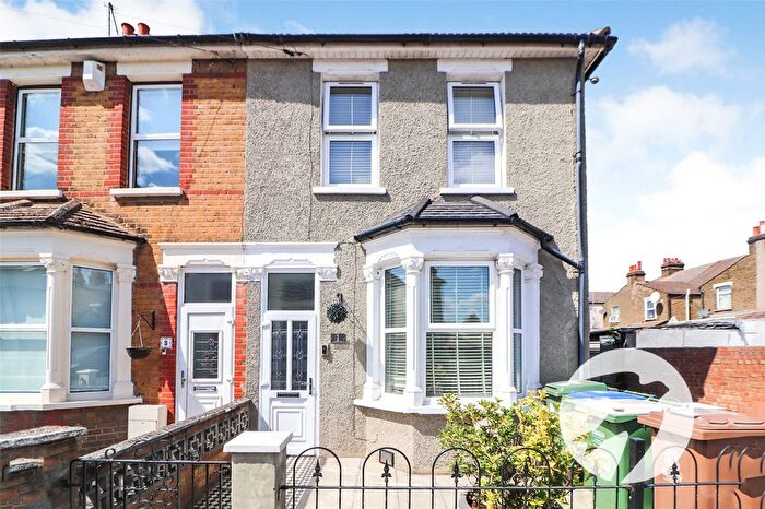3 Bedroom End Terrace House For Sale In Alexandra Road, Erith, Kent, DA8