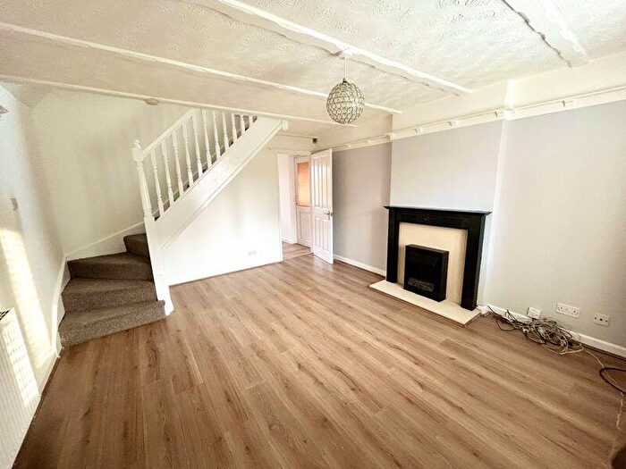 2 Bedroom Semi Detached House To Rent In Athenian Gardens, Salford, M7