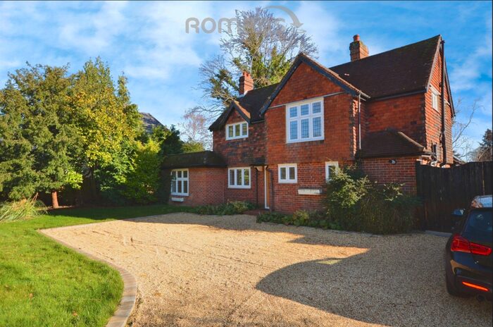 4 Bedroom Detached House To Rent In Green Lane, Burnham, SL1