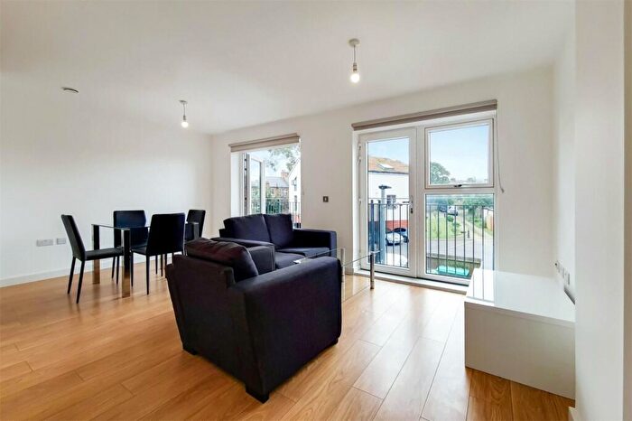 1 Bedroom Apartment To Rent In Telford Road, London, N11