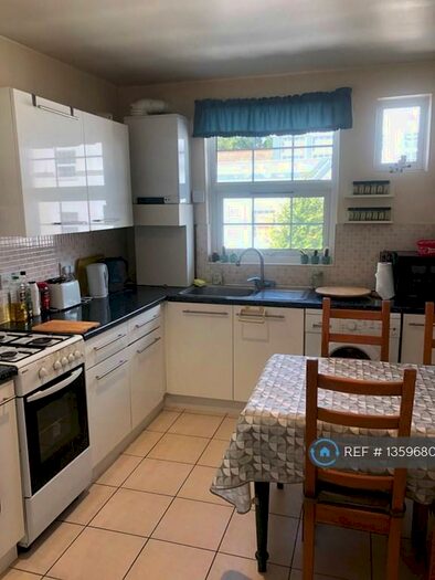 2 Bedroom Flat To Rent In North Finchley, London, N12