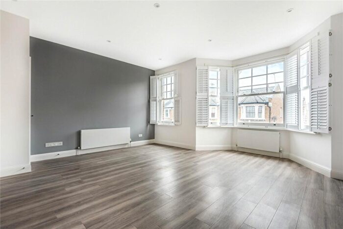 3 Bedroom Apartment To Rent In Hopefield Avenue, Queens Park, London, NW6