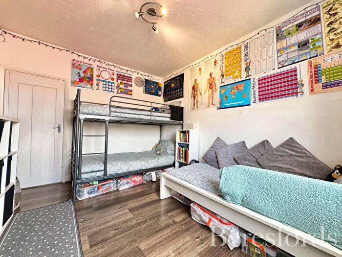 2 Bedroom Bungalow For Sale In Betterton Road, Rainham, RM13