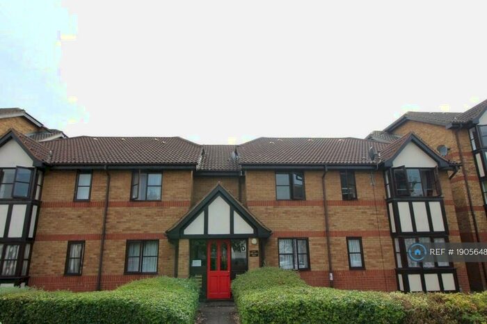 2 Bedroom Flat To Rent In Redwood Grove, Bedford, MK42