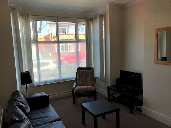 6 Bedroom Terraced House To Rent In Newport Mount, Leeds, LS6