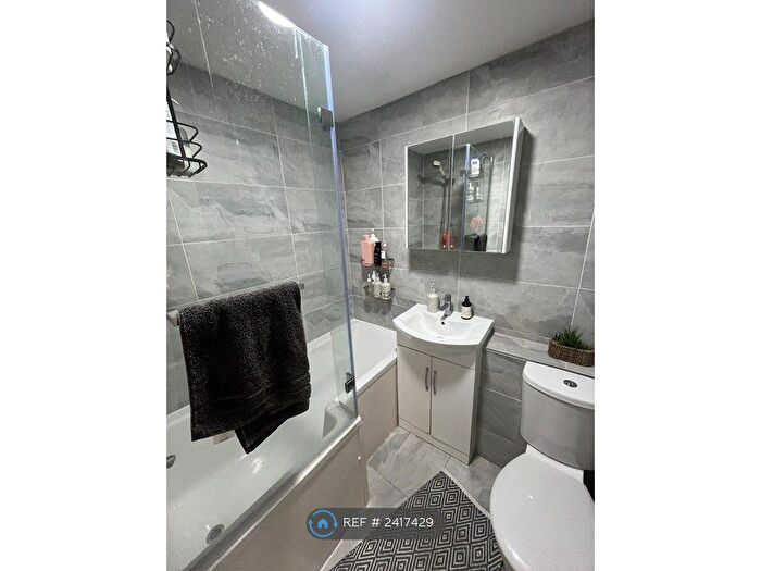 6 Bedroom Maisonette To Rent In Mundy House, London, W10