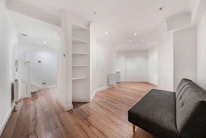 1 Bedroom Flat To Rent In Hans Place, Knightsbridge, London, SW1X
