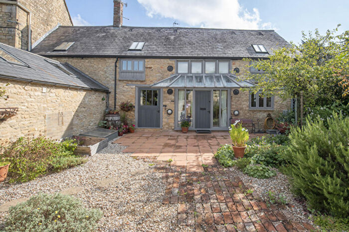 2 Bedroom House To Rent In Charlbury, OX7