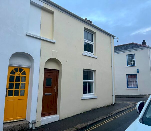 2 Bedroom Property To Rent In Carclew Street, Truro, TR1