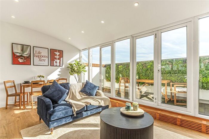 2 Bedroom Flat For Sale In Abbeville Road, London, SW4