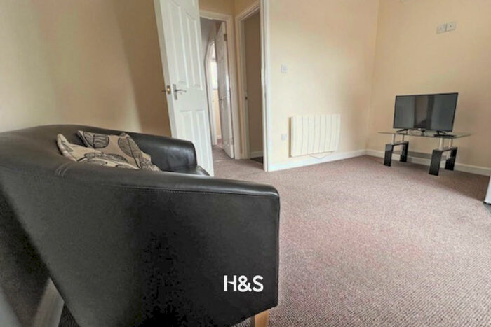 1 Bedroom Apartment To Rent In Flat, Stratford Road, B90