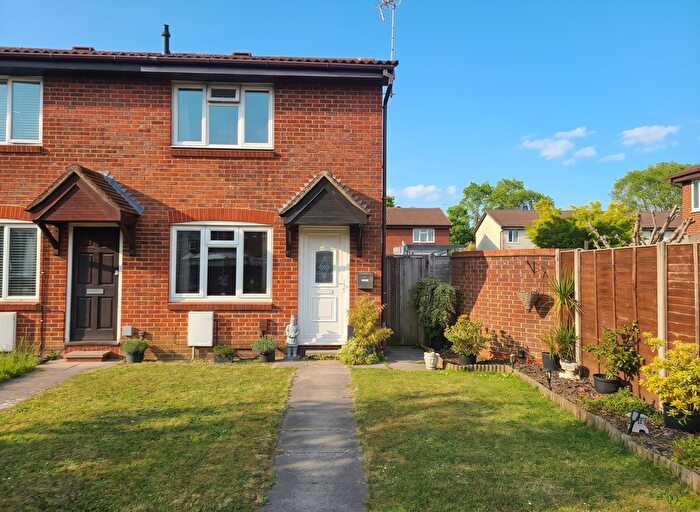 2 Bedroom End Terrace House For Sale In Oakdene, West Totton, SO40