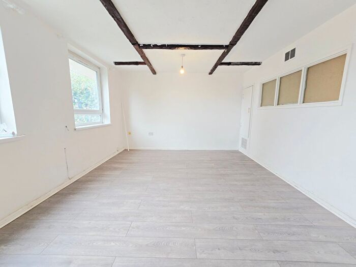 3 Bedroom Flat To Rent In South Street, Enfield, EN3