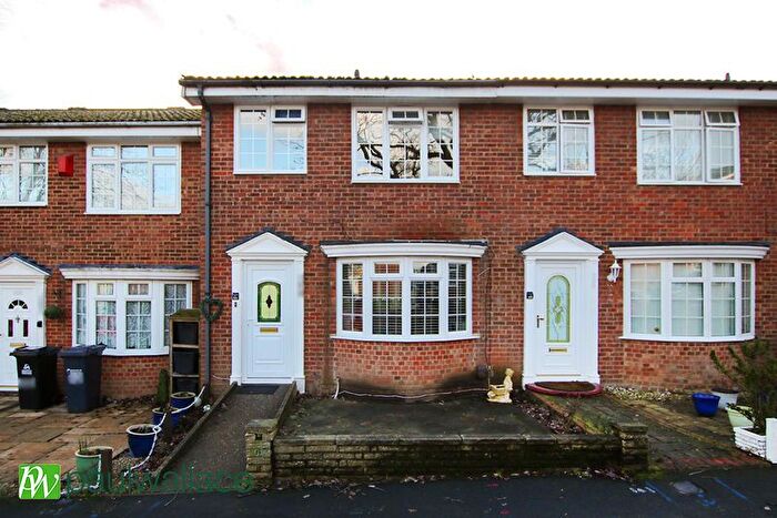 3 Bedroom Terraced House For Sale In Smarts Green, West Cheshunt, EN7