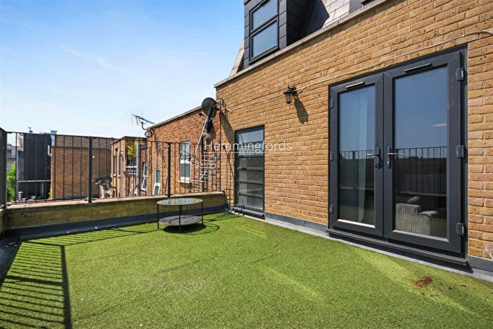3 Bedroom Apartment To Rent In Brick Lane, Shoreditch, E1