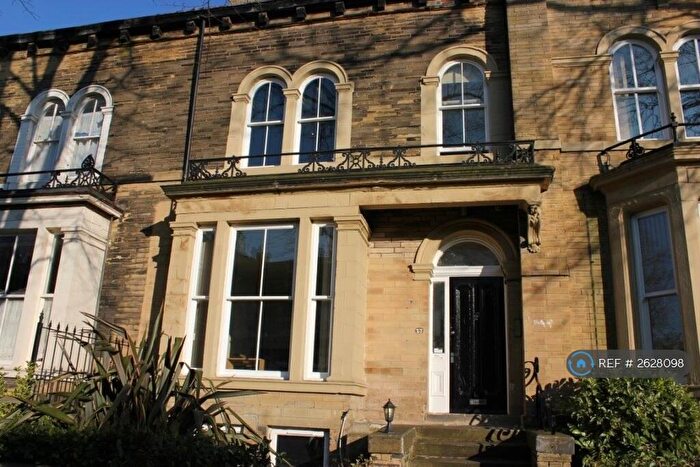 2 Bedroom Flat To Rent In Bradford, Bradford, BD7