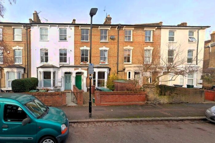 6 Bedroom Town House To Rent In Lorne Road, London, N4