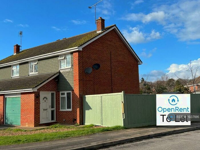 3 Bedroom Semi-Detached House To Rent In Eynsham Close, Woodley, Reading, RG5