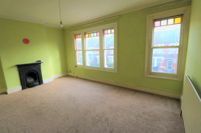 2 Bedroom Flat To Rent In Hardwicke Road, London, N13