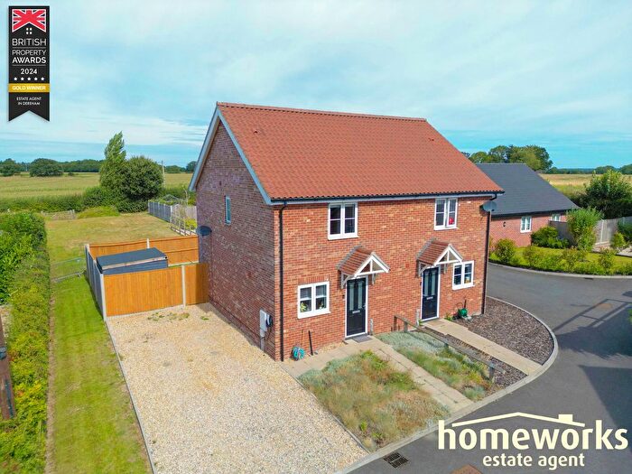 2 Bedroom Semi-Detached House For Sale In Pastures Loke, North Tuddenham, Norfolk, NR20
