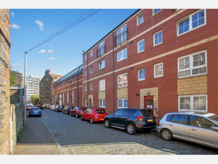 2 Bedroom Flat To Rent In Giles Street, Edinburgh, EH6