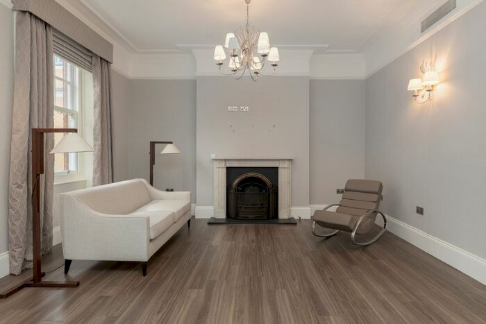 4 Bedroom Flat To Rent In George Street, London, W1H