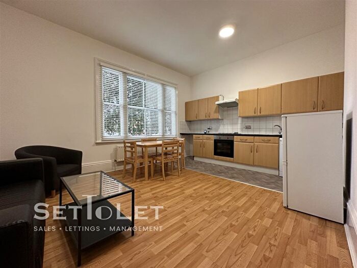 2 Bedroom Flat To Rent In Evington Road, Leicester, LE2