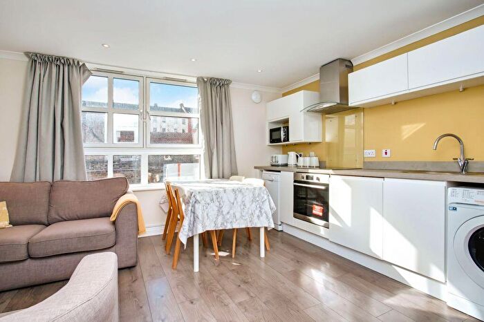 2 Bedroom Flat For Sale In / Old Tolbooth Wynd, Old Town, Edinburgh, EH8