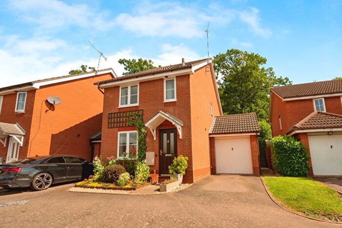 3 Bedroom Link Detached House For Sale In Combroke Grove, Hatton Park, Warwick, CV35