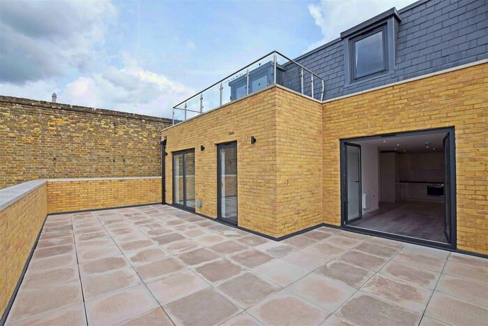 2 Bedroom Flat To Rent In High Street, Hampton Hill, Hampton, TW12