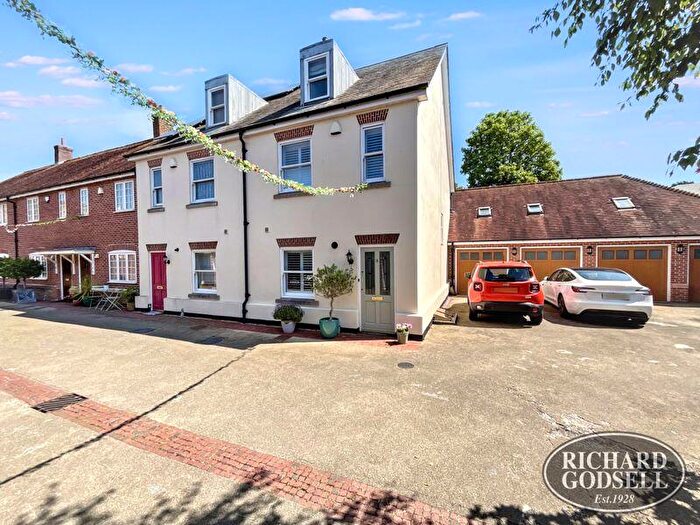 3 Bedroom Town House For Sale In Christchurch, BH23