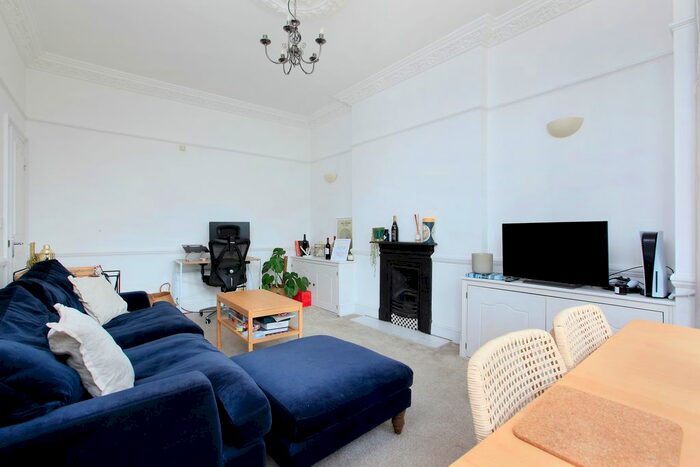 2 Bedroom Flat To Rent In Clapham Common South Side, Clapham, SW4