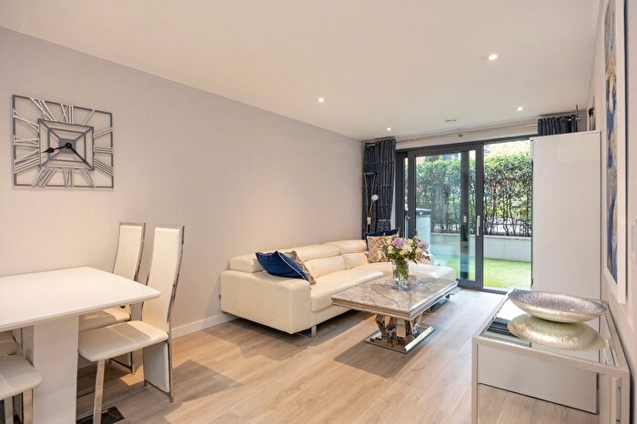 1 Bedroom Flat To Rent In Avershaw House, Chartfield Avenue, SW15